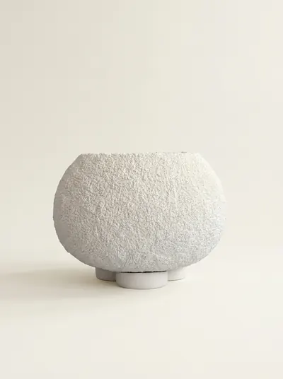 Urchin planter, white, textured (beehive)
